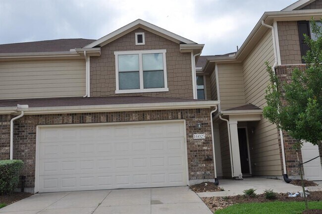 Building Photo - 16025 Summerville Lake Dr