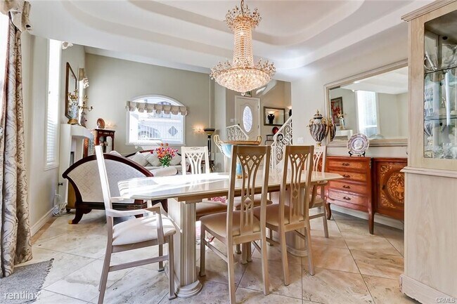 Foto del edificio - 5 br, 3 bath Townhome - 1208 Mackay Ln