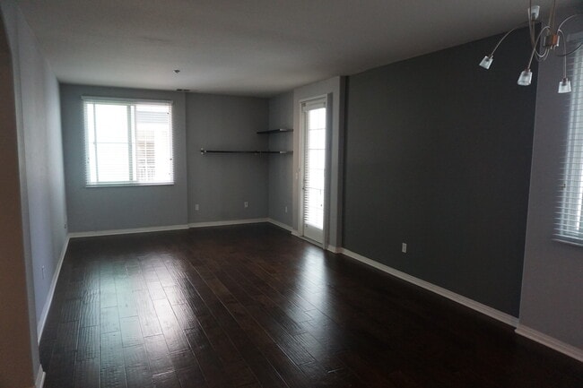 Building Photo - 3950 Ohio St #317