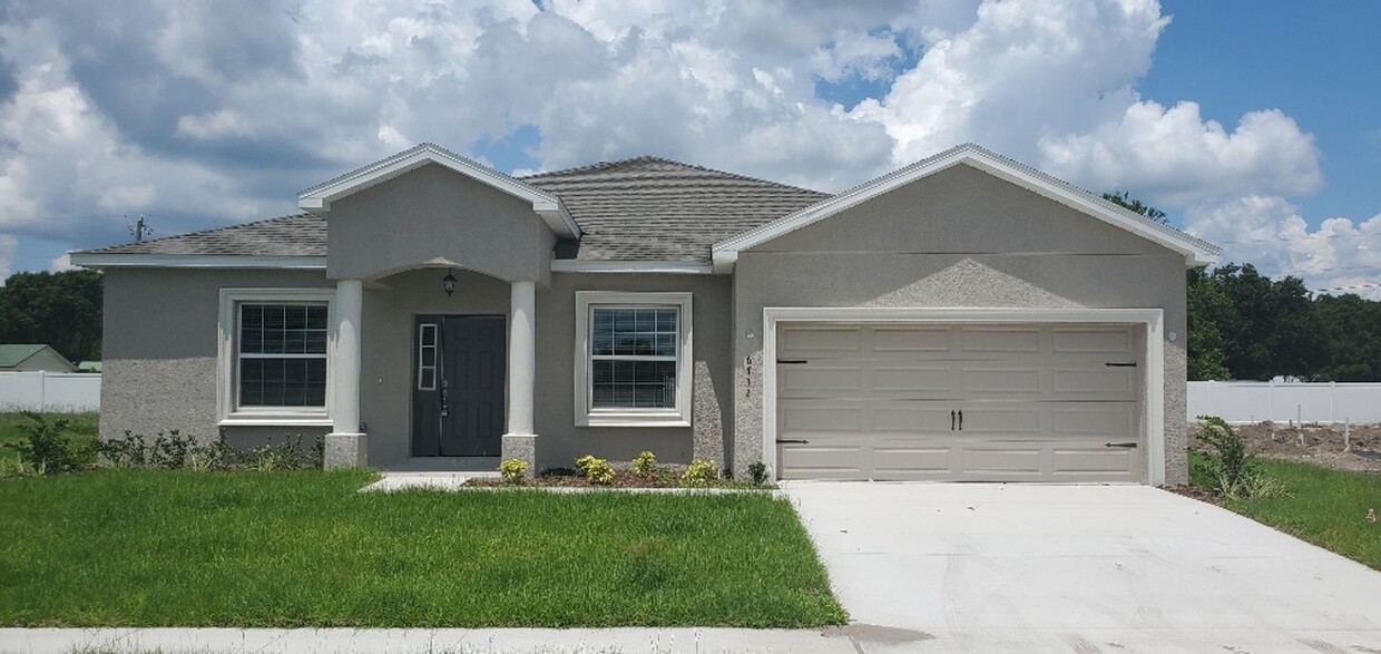 Foto principal - 4-Bedroom, 3-Bathroom in Lakeland