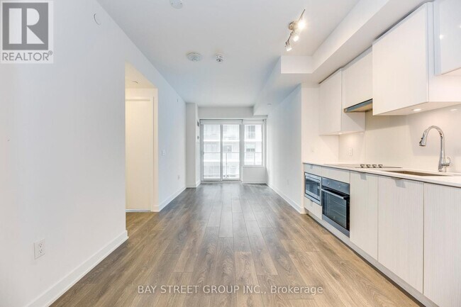 Photo du bâtiment - 99-799 Broadway Ave