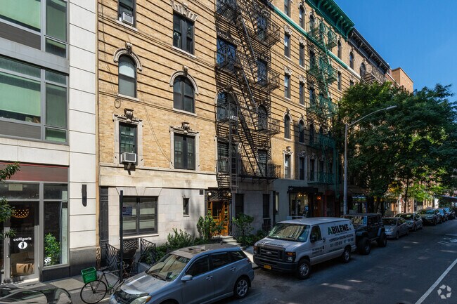 Building Photo - 57 Thompson St