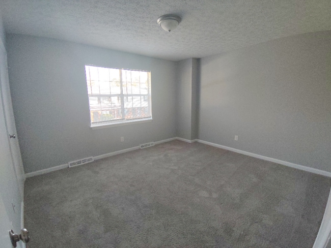 Building Photo - 33 Fonda Dr