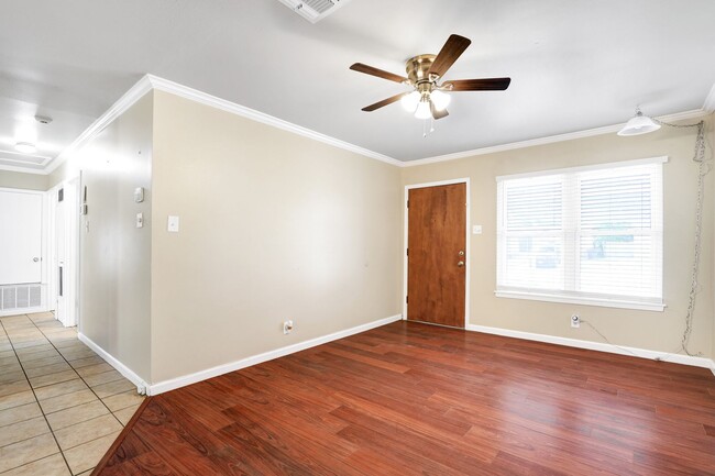 Building Photo - Spacious Single-Story Home with Convenient...