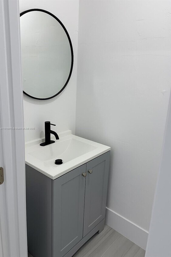 Foto principal - 105 NW 14th Way