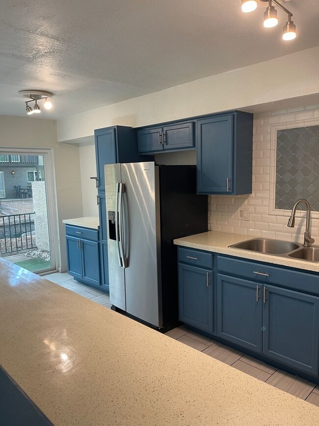 Foto del edificio - Stunning 3 bedroom, 2.5 bathroom Townhome ...