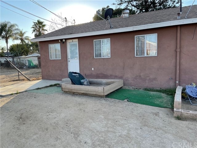 Foto del edificio - 690 N Perris Blvd