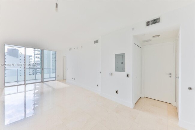 Foto del edificio - 1300 Brickell Bay Dr
