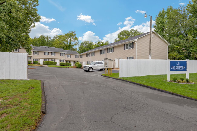 Foto del edificio - Jaxon Park Townhomes