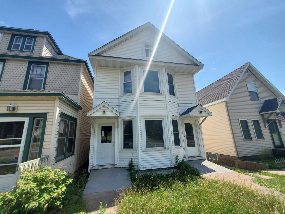 Foto principal - 2214 W 3rd St