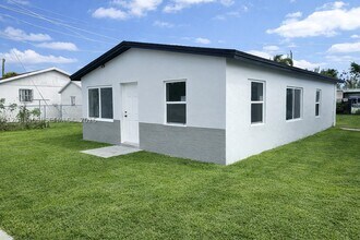 Building Photo - 1405 NW 5th St