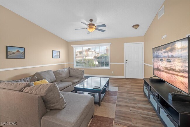 Building Photo - 933 Derringer Ln