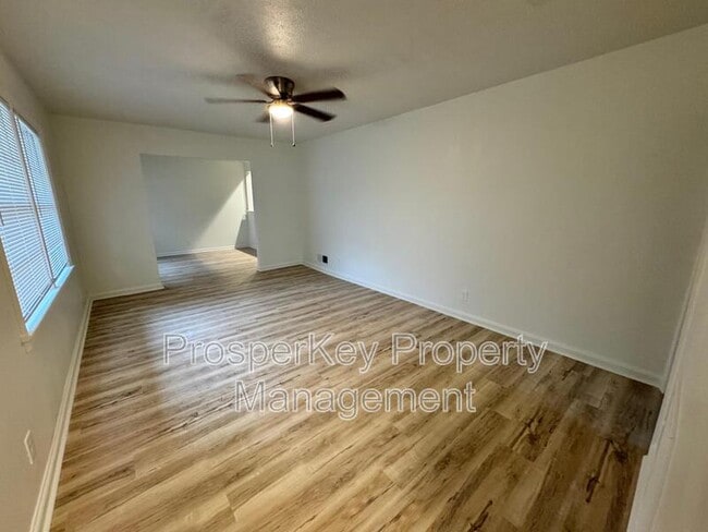 Building Photo - 3622 Vivian Ln