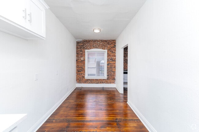 Studio, 1BA - 450SF - Country Club Drive Apartments