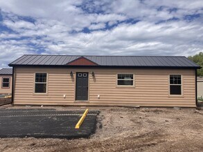Building Photo - 111 E Cottonwood Dr