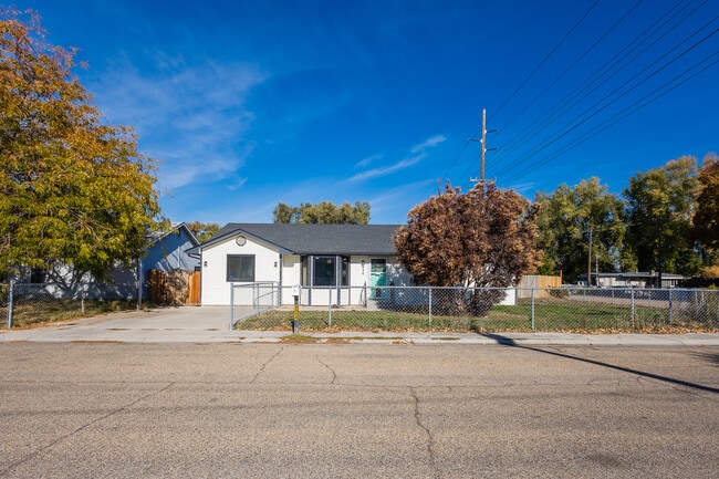 Foto del edificio - 924 E Georgia Ave