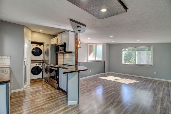 Photo - Remodeled 2 Bedroom in Lakewood! Great Loc... Townhome