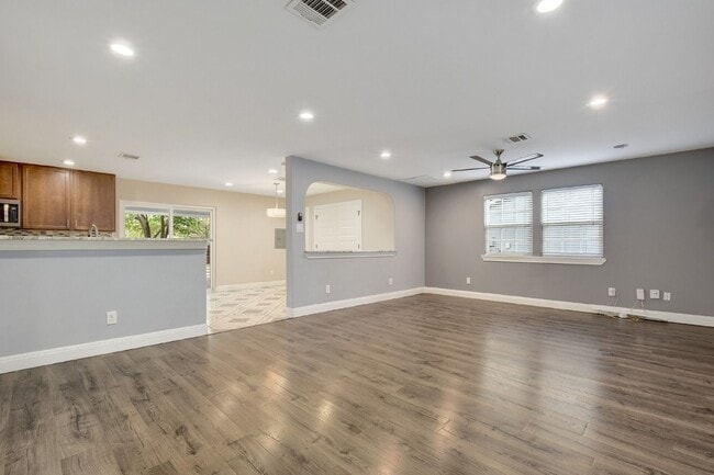 Building Photo - 5001 Canella Dr