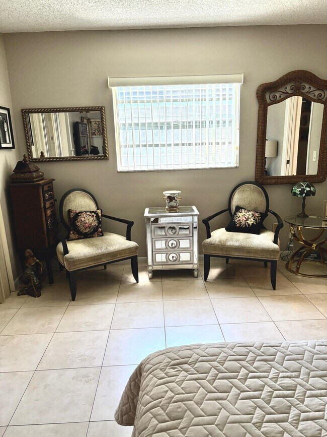 Foto del edificio - 591 Normandy Ln