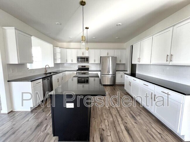 Foto del edificio - 15606 Wolfboro Rd