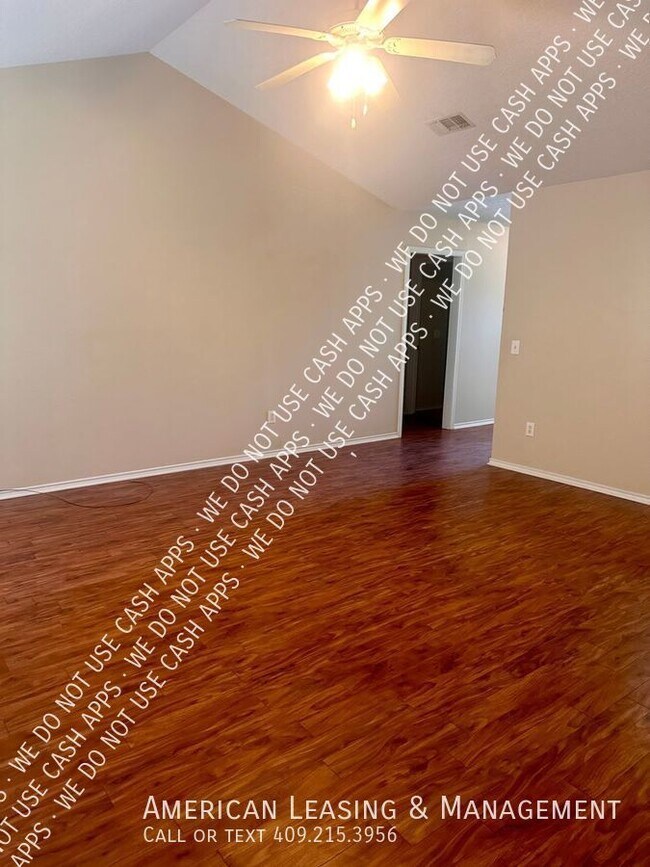 Building Photo - 3-Bedroom 1.5-Bath Home Available for Leas...