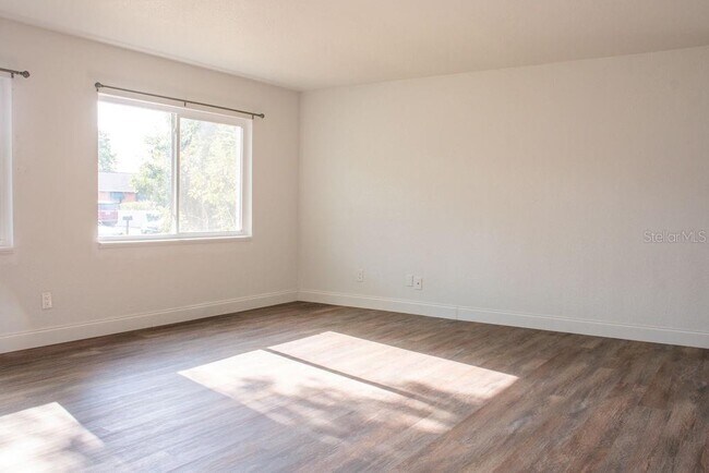 Foto del edificio - 6813 S Himes Ave