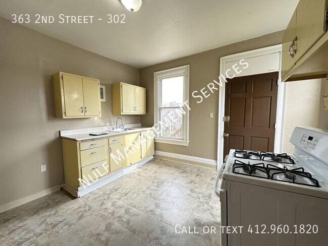 Building Photo - Efficient 2bed, 1 bath apartment near Pitc...