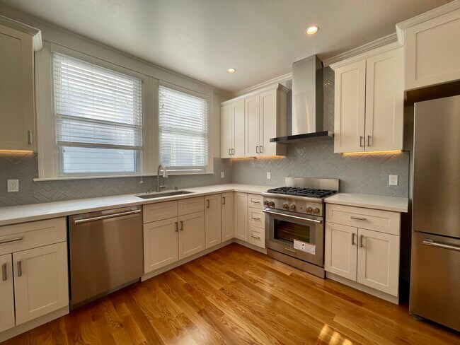 Kitchen P1 - 4557A 18th St