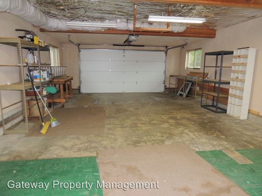 Building Photo - 471 E Hillcrest Dr