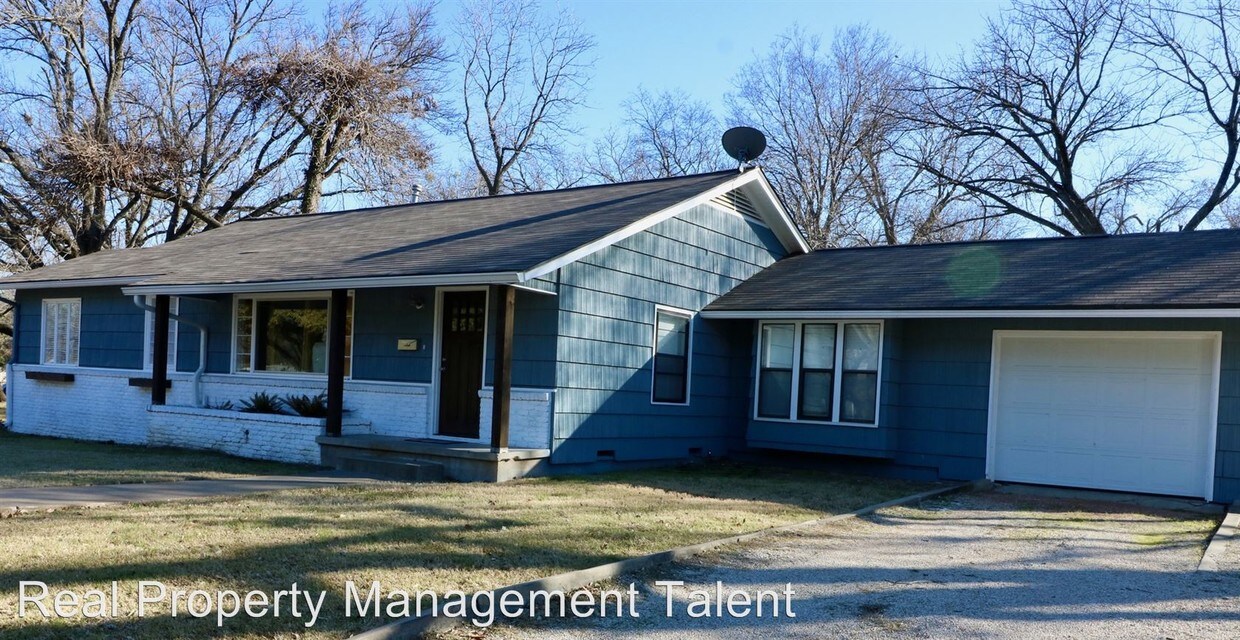 Primary Photo - 4200 Sanger Ave