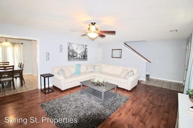 Foto principal - 4 br, 2.5 bath House - 217 Trickle Drive