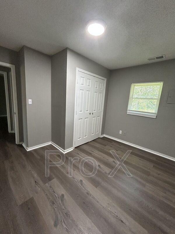 Foto del edificio - 1116 S Elm St