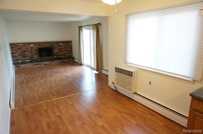 Building Photo - 16319 Alpine Dr