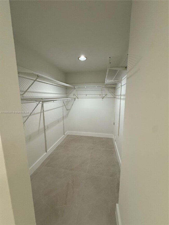 Foto del edificio - 8318 NW 24th St