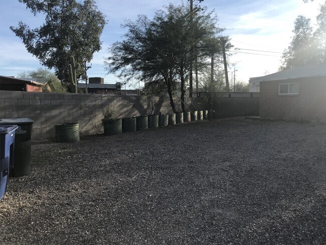 Building Photo - 2503 N Euclid Ave