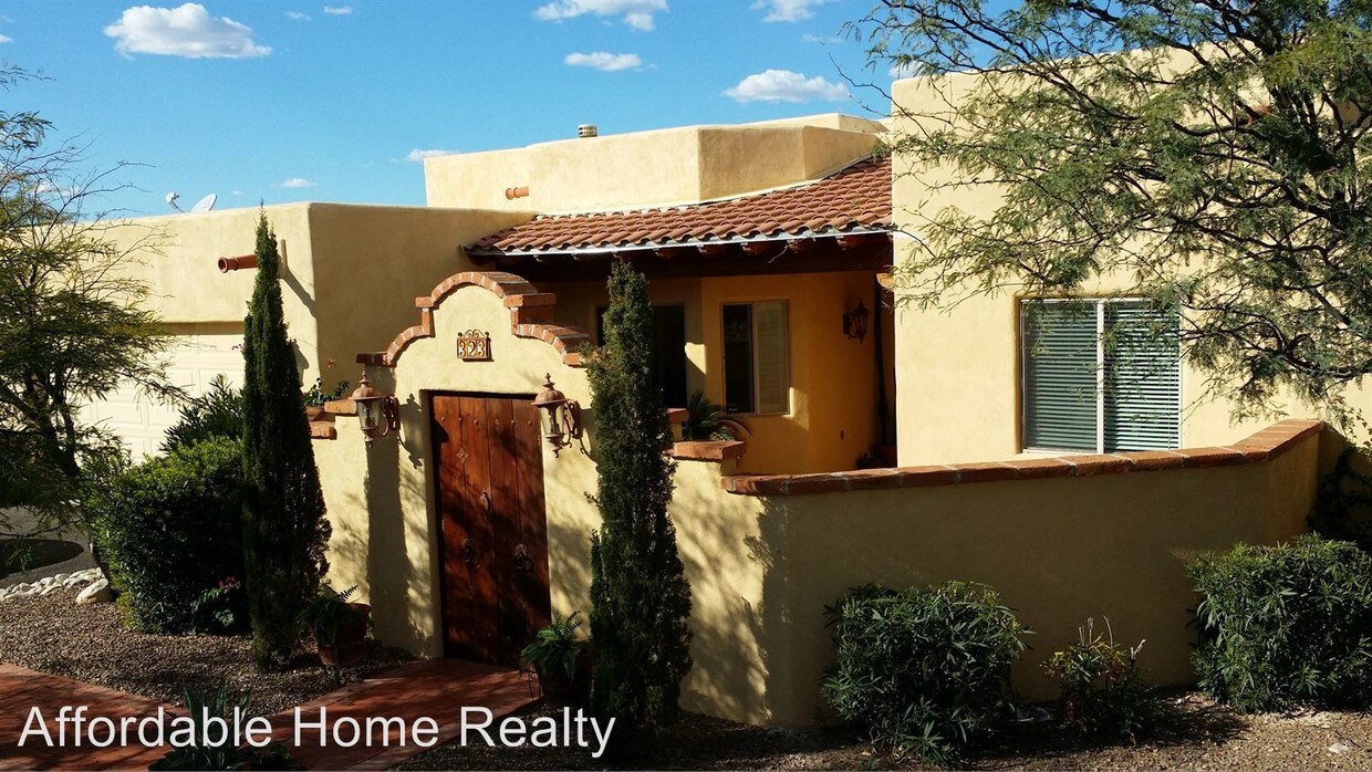 Primary Photo - 3 br, 3 bath House - 323 E Cambridge Dr