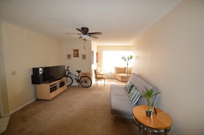 Building Photo - 1 bed/1 bath @ Venetian Place AVAILABLE NOW!