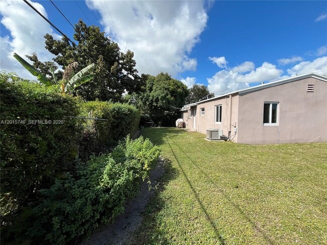Foto del edificio - 1742 NW 81st St.