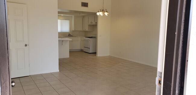 Building Photo - Mohawk Rd - GOLD