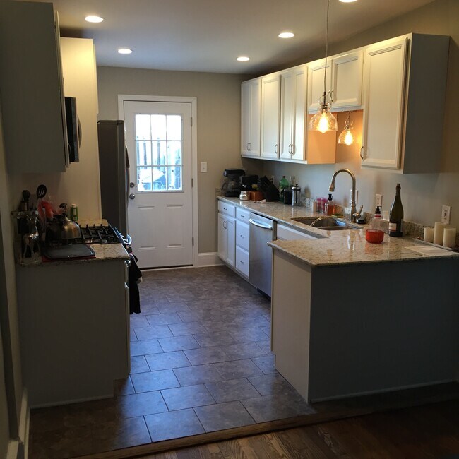 Kitchen - 1316 N Scott St