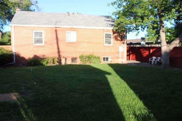 Building Photo - 1301 Utica St