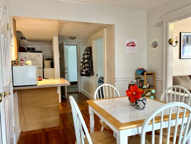 Foto del edificio - 227 Summer St