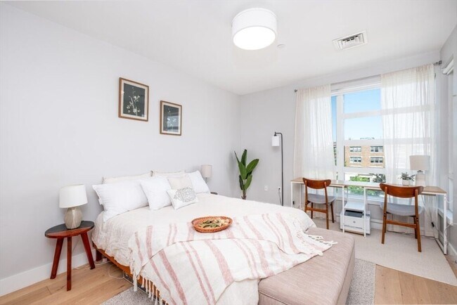 Foto del edificio - 1691 Commonwealth Ave