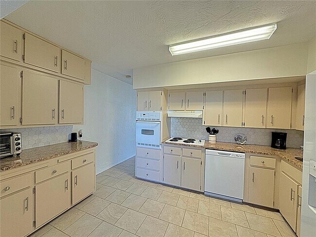 Foto del edificio - 2001 World Pkwy Blvd