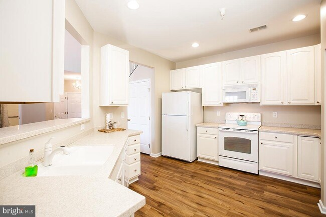 Foto del edificio - 102 Nichols St