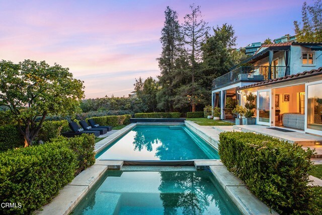 Foto principal - 1514 Sunset Plaza Dr