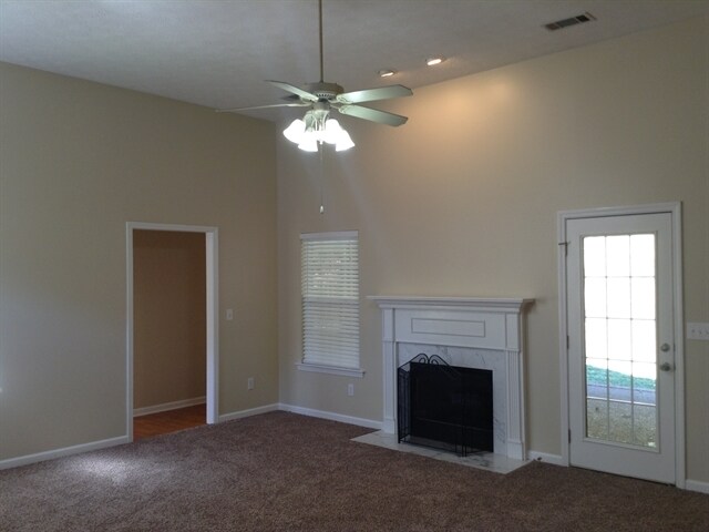 Foto del edificio - 2122 Creek Trail Dr