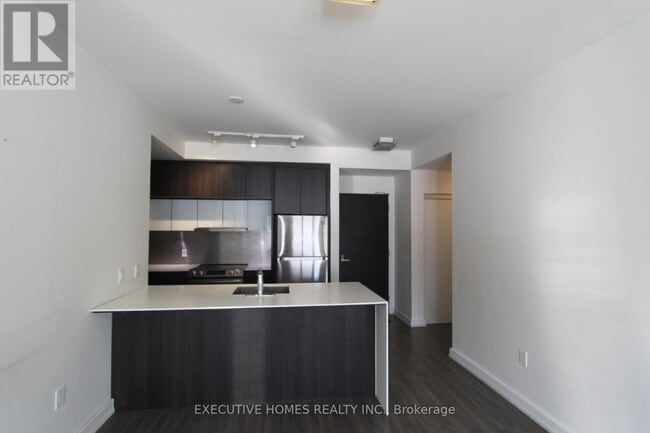 Photo du bâtiment - 5035 Harvard Rd