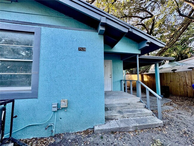 Foto del edificio - 7528 NE 3rd Ct