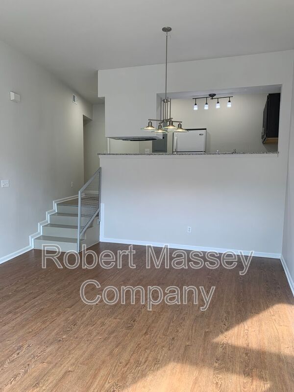 Building Photo - 2745 Grinstead Dr